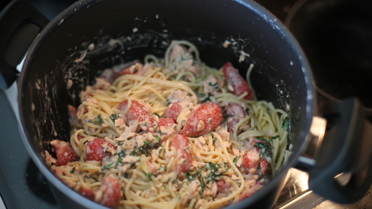 Erdbeer-Lachs-Spaghetti